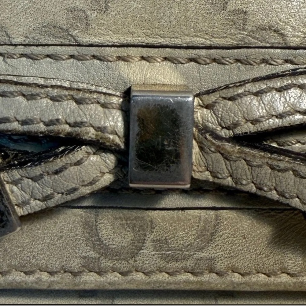 Gucci Beige Monogram Wallet - Picture 7 of 7